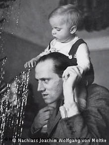 Helmuth James Graf von Moltke avec son fils Caspar