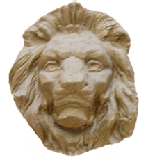 Skulptur eines Löwenkopfes