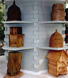 Différents modèles de ruches anciennes