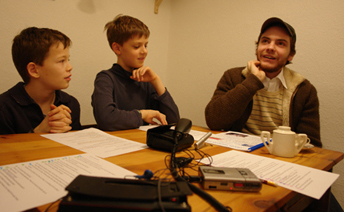 Daniel Brhl antwortet auf die Fragen der Kinderreportern der Bsen Wlfes