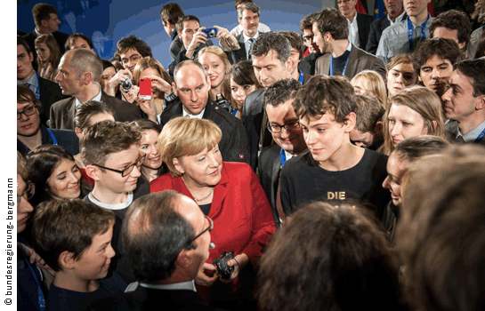 Interview  chancelière Angela Merkel, président français François Hollande jeunes journalistes franco-allemands