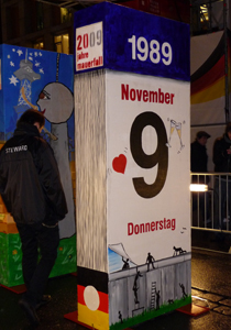 Mauerfall Berlin- Dominosteinmauer - mur de dominos