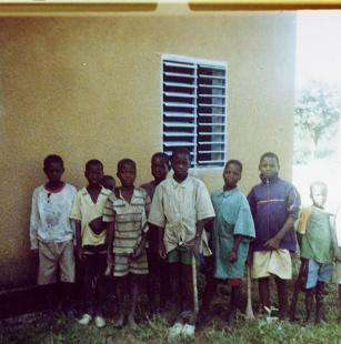 Schler in der Kolonzo Schule